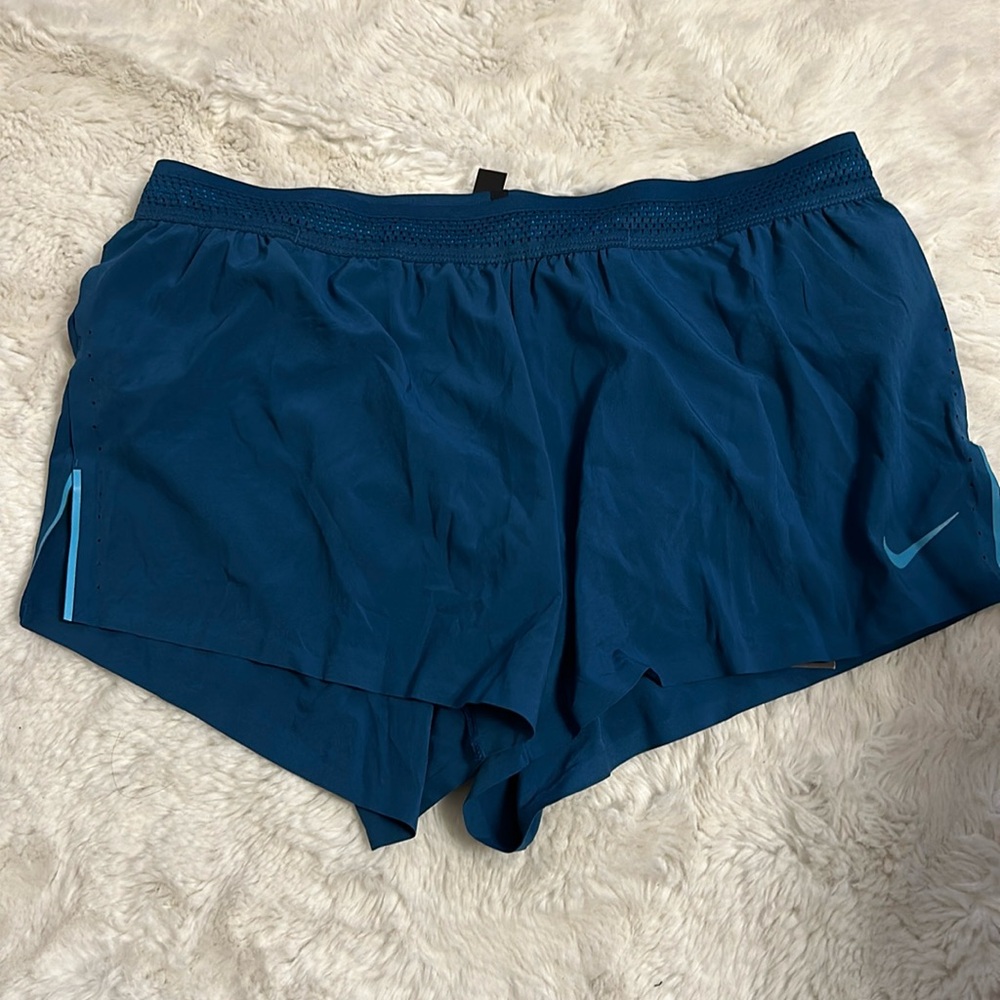 Nike running shorts L